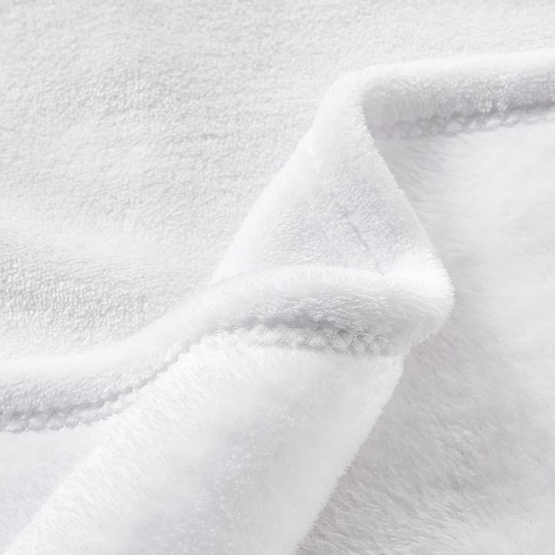 Couverture Blanche Brodée – Douceur Infinie & Personnalisation Sur-Mesure