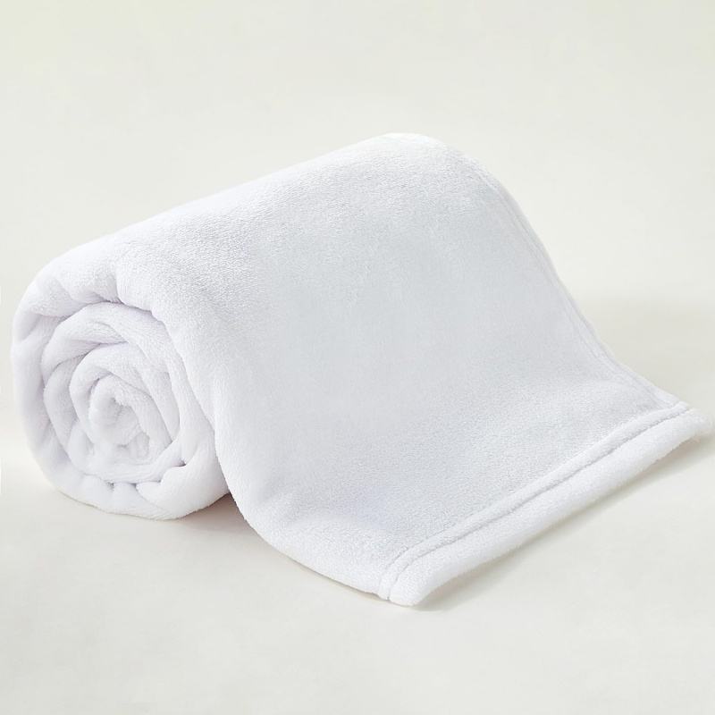 Couverture Blanche Brodée – Douceur Infinie & Personnalisation Sur-Mesure